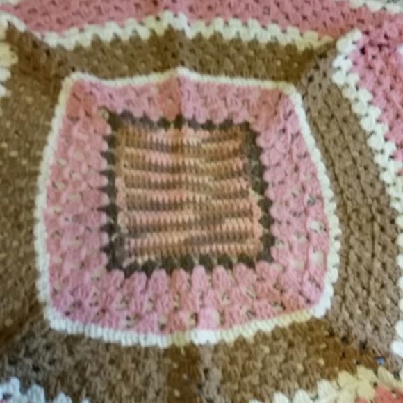 Hand Crocheted Table Topper - NEW - Picture 4 of 4